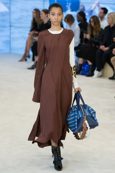 Look 25